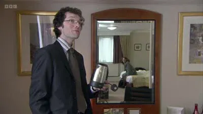 Screenshot: Maybe the room only looks bigger because Glen's kettle is so tiny.
