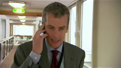 Screenshot: She has that thing about appearing to be a normal human being, that plays well.