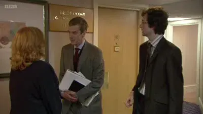 Screenshot: Do you want to go with the teasmaid or with the caravan?