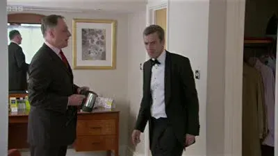 Screenshot: Where's glummy mummy? Ah, she's having a pee.