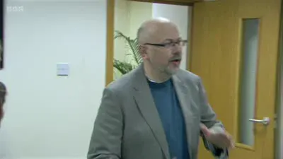 Screenshot: OK, look, look, look, let's pause, yeah, let's switch off the sat nav,