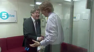 Screenshot: You're not here for eye candy! Look, it's not my fault. It was very noisy in here.