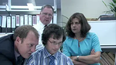 Screenshot: "Does anyone else here think she looks like Heath Ledger in The Dark Knight?"