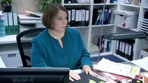Screenshot: That colour really, really suits
you. It's very, very attractive.