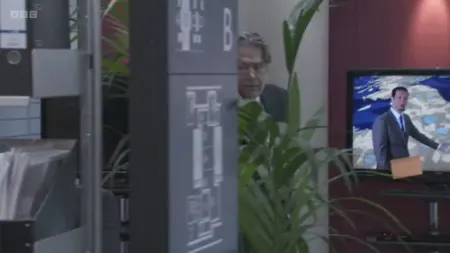 Screenshot: Haven't we... Oh, piss. Christ, I've been spotted.