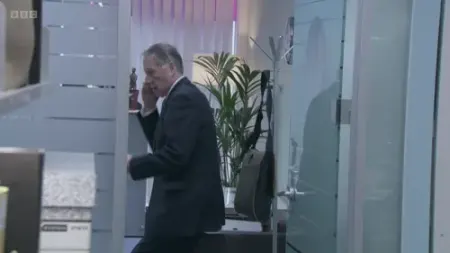 Screenshot: Right, OK, I'll be with you in ten. Walkies.