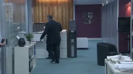 Screenshot: And erm, Ferg, mine's a G and a slimline T, OK?