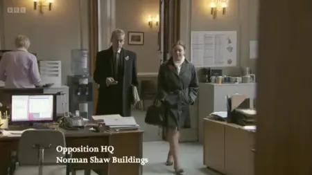 Screenshot: Just a bottle of pinot and Twitter-abusing the cast of Glee.