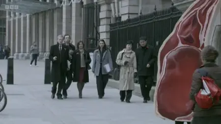 Screenshot: Why are there bits of food wandering about?