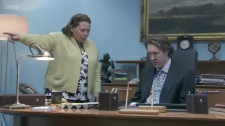 Screenshot: where there's a big phone with big boggly eyes