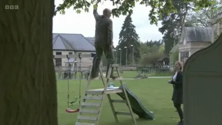 Screenshot: Number 10's gone off-the-hook mental. Take my phone to call the PM.