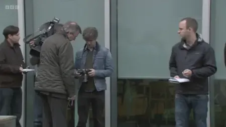 Screenshot: Here he is! Minister! Minister, does the government have blood on its hands?