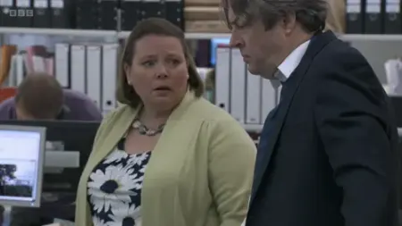 Screenshot: Oh, Peter, that tie's a bit rubbish, isn't it?