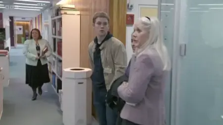 Screenshot: Could I use your pass to go to the loo again?