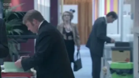 Screenshot: Bunch up, everyone, so she doesn't see the corpses.